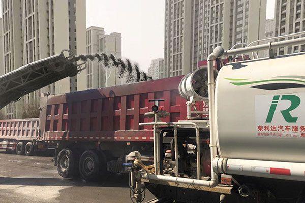 挖掘機(jī)租賃要考慮期限、費(fèi)用等事項(xiàng)